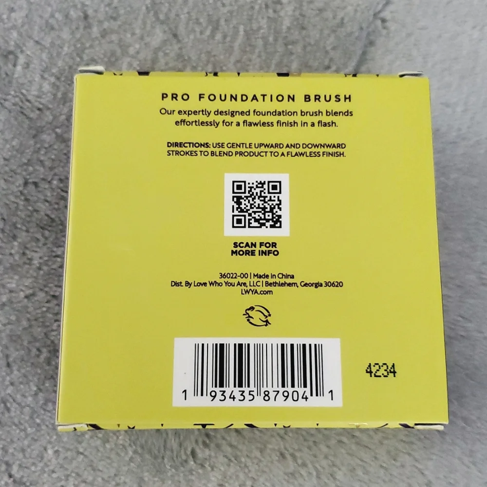 🆕️ L.W.Y.A Gone in a Swipe Pro Foundation Brush
